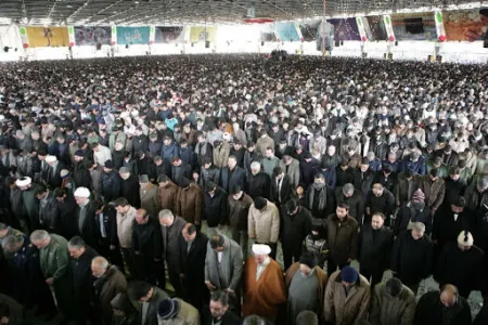 Azərbaycanda imam məsciddə qucaqlaşmağı - QADAĞAN ETDİ