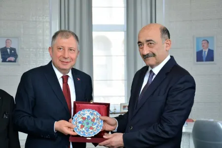 Əbülfəs Qarayev Okan İbişi qəbul edib