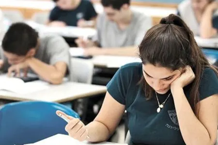 Bu gün 40 minə yaxın şagird imtahan həyəcanı keçirir