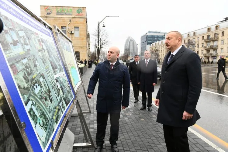 Xətainin heykəlinin köçürüldüyü - PARKDA - FOTOLAR