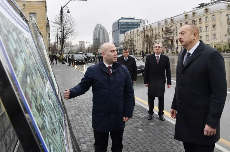 Xətainin heykəlinin köçürüldüyü - PARKDA - FOTOLAR