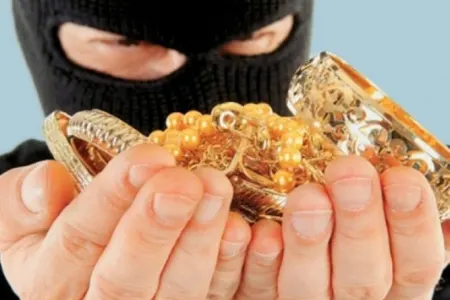 Bakıda evdən 4500 manatlıq - QIZIL OĞURLANDI