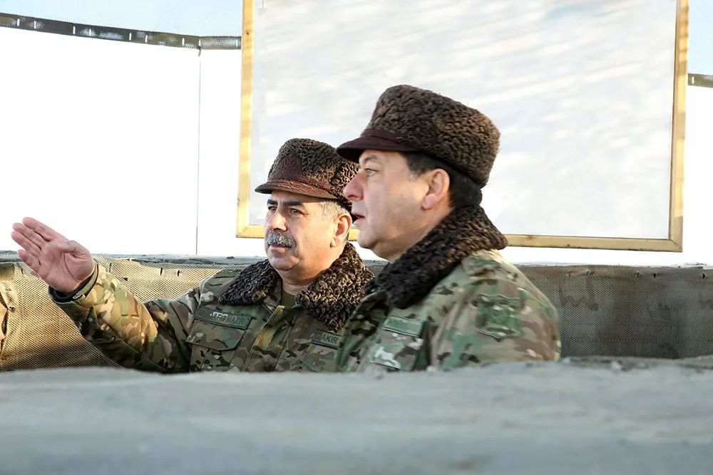 Təlim zamanı real şəraitdə ərazinin kəşfi aparıldı - MÜDAFİƏ NAZİRLİYİ - FOTO - VİDEO