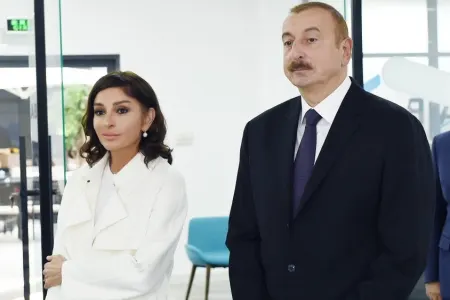 İlham Əliyev və birinci xanım Mehriban Əliyeva - Goranboy Rayon Mərkəzi Xəstəxanasının açılışında
