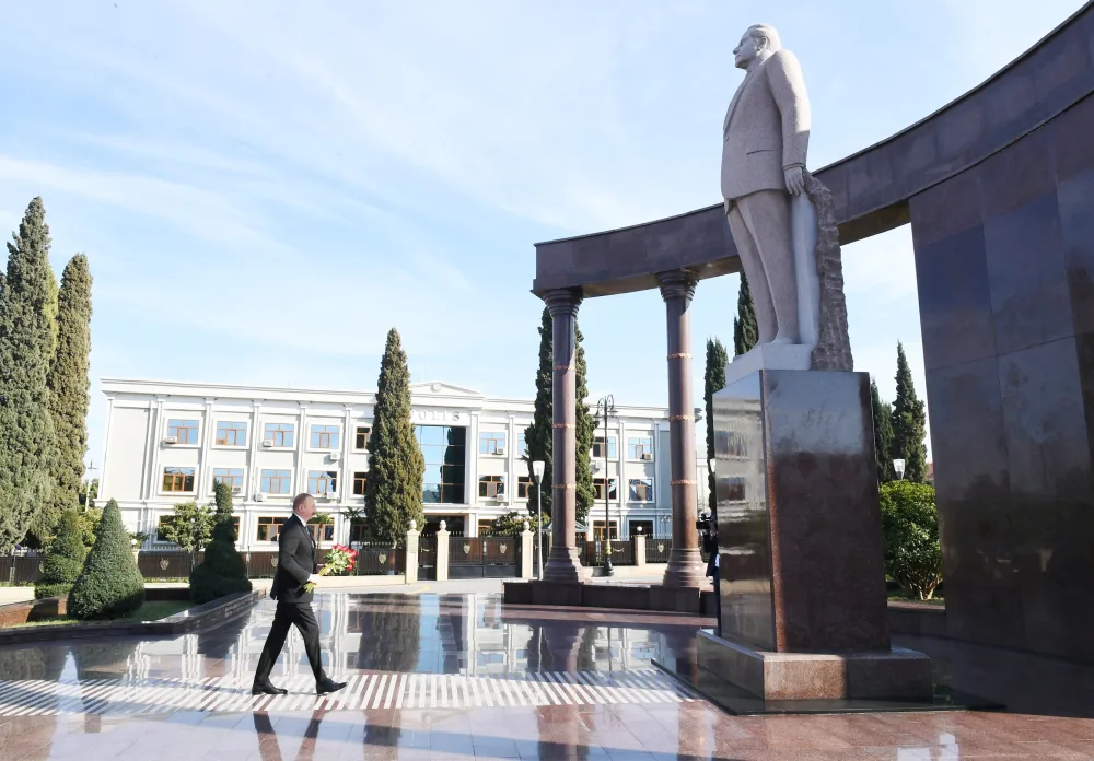 İlham Əliyev Şəmkir rayonuna səfərə getdi - FOTO