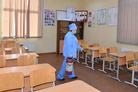 Təhsil müəssisələrində dezinfeksiya işləri - İNTENSİVLƏŞDİRİLDİ - FOTO