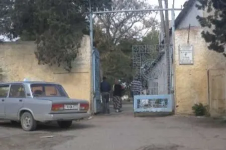 Xəstə vərəm əleyhinə dispanserdə özünü bıçaqladı