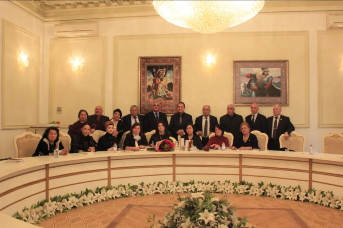 ElGüSelin kitablarının təqdimatı baş tutub - FOTOLAR