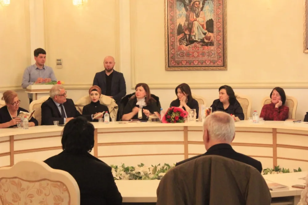 ElGüSelin kitablarının təqdimatı baş tutub - FOTOLAR