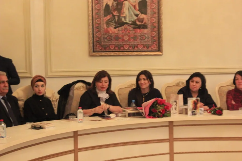 ElGüSelin kitablarının təqdimatı baş tutub - FOTOLAR