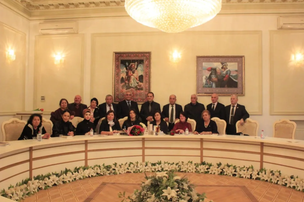 ElGüSelin kitablarının təqdimatı baş tutub - FOTOLAR