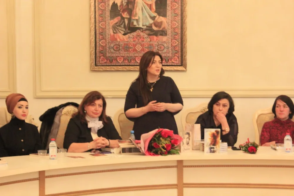 ElGüSelin kitablarının təqdimatı baş tutub - FOTOLAR