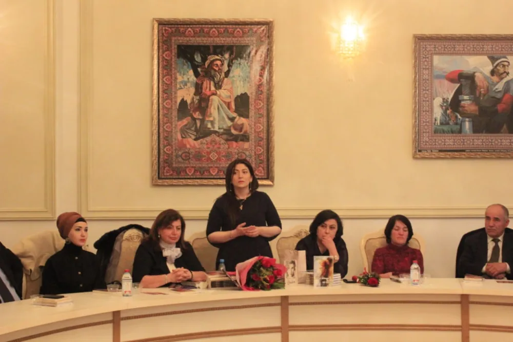 ElGüSelin kitablarının təqdimatı baş tutub - FOTOLAR