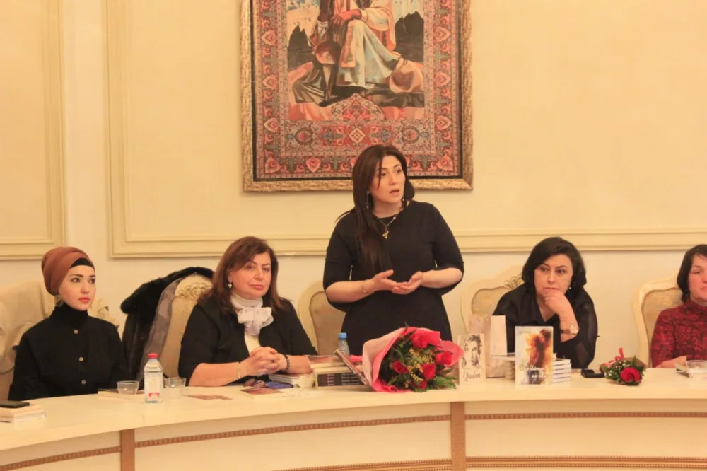 ElGüSelin kitablarının təqdimatı baş tutub - FOTOLAR