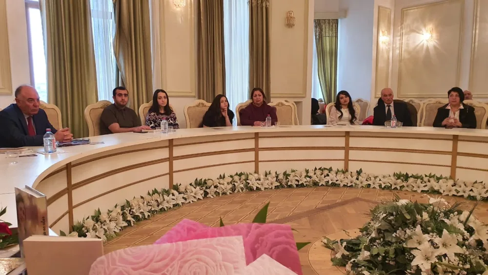 ElGüSelin kitablarının təqdimatı baş tutub - FOTOLAR