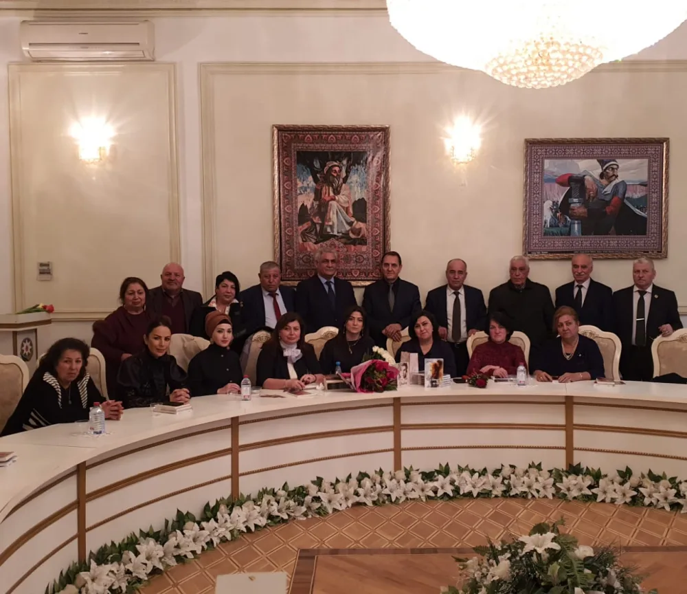 ElGüSelin kitablarının təqdimatı baş tutub - FOTOLAR