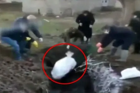 Koronavirusdan ölənlər belə basdırılır - -VIDEO