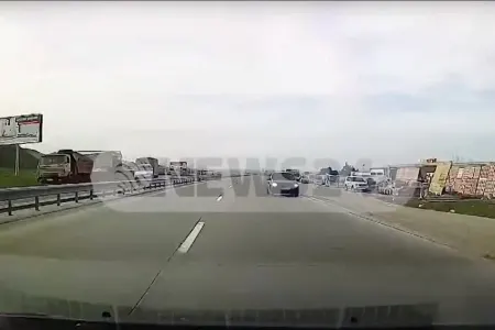 Bakı-Quba yolunda “protiv” gedən “Opel”in - VİDEOSU