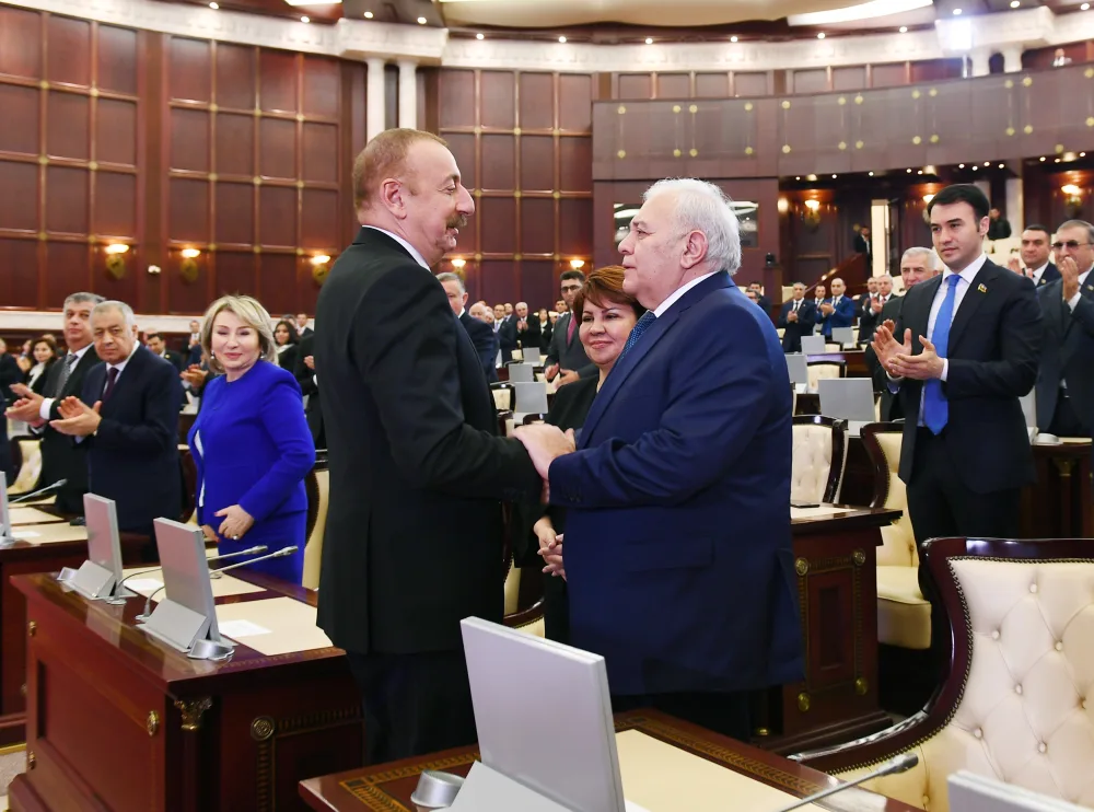 İlham Əliyev Oqtay Əsədovla belə sağollaşdı- - GÜNÜN FOTOSU