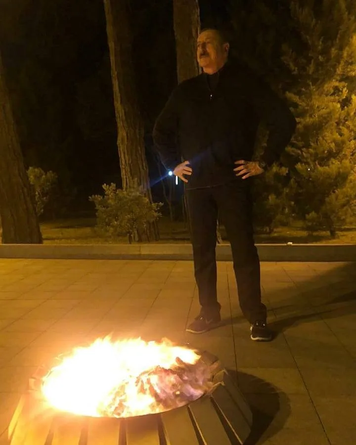 Prezident və ailəsi çərşənbə tonqalı ətrafında - Fotolar