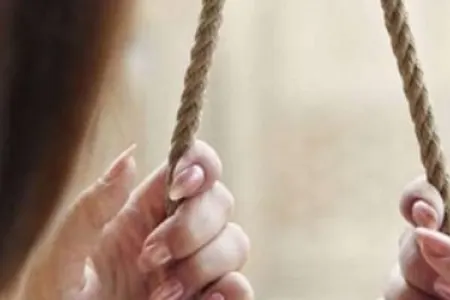 Ağcabədidə 4 uşaq anası - İNTİHAR ETDİ-FOTO