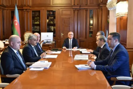 Əli Əsədov müşavirə keçirdi