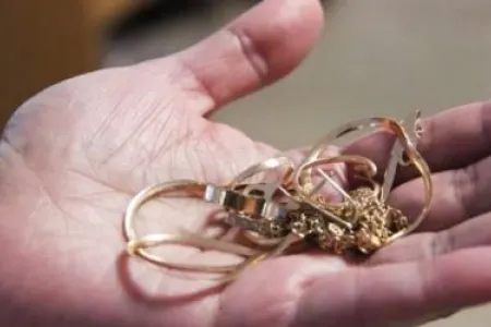 Şamaxı sakini kirayə qaldığı evdən - QIZIL OĞURLADI