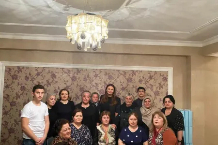 Qənirə Paşayeva Milli Qəhrəman ailələri ilə - GÖRÜŞDÜ - FOTO