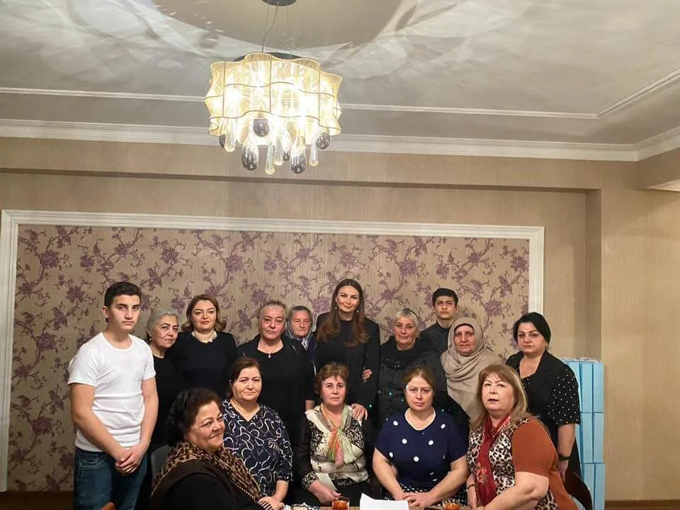 Qənirə Paşayeva Milli Qəhrəman ailələri ilə - GÖRÜŞDÜ - FOTO