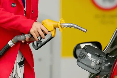 Sabahdan Azərbaycanda benzinin qiyməti ucuzlaşacaq