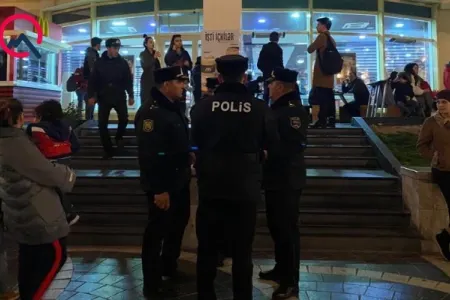 Polislər paytaxtda məkanların qadağaya əməl edib-etməmələrini yoxlayır