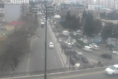 Tbilisi prospektində qəza - SIXLIQ YARANDI - FOTO