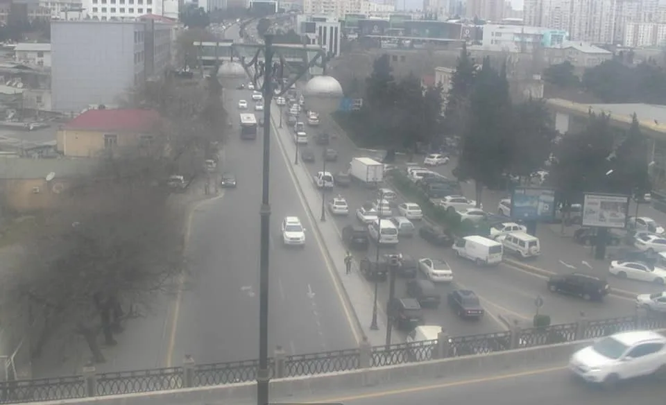 Tbilisi prospektində qəza - SIXLIQ YARANDI - FOTO