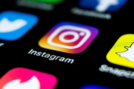 Koronavirus bəlası Instagram istifadəçilərindən də yan ötüşmədi