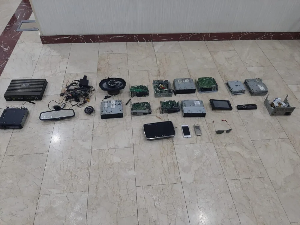 Avtomobildən oğurladıqlarını - SATMAQ İSTƏDİ - FOTO