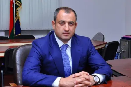Milli Məclisin vitse-spikeri: - "KİŞİLƏR ÖPÜŞMƏSİN"