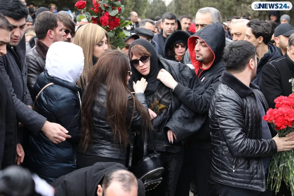 Rafael Dadaşovun dəfnində Səidə Dadaşova ÖZÜNDƏN GETDİ - FOTO - VİDEO