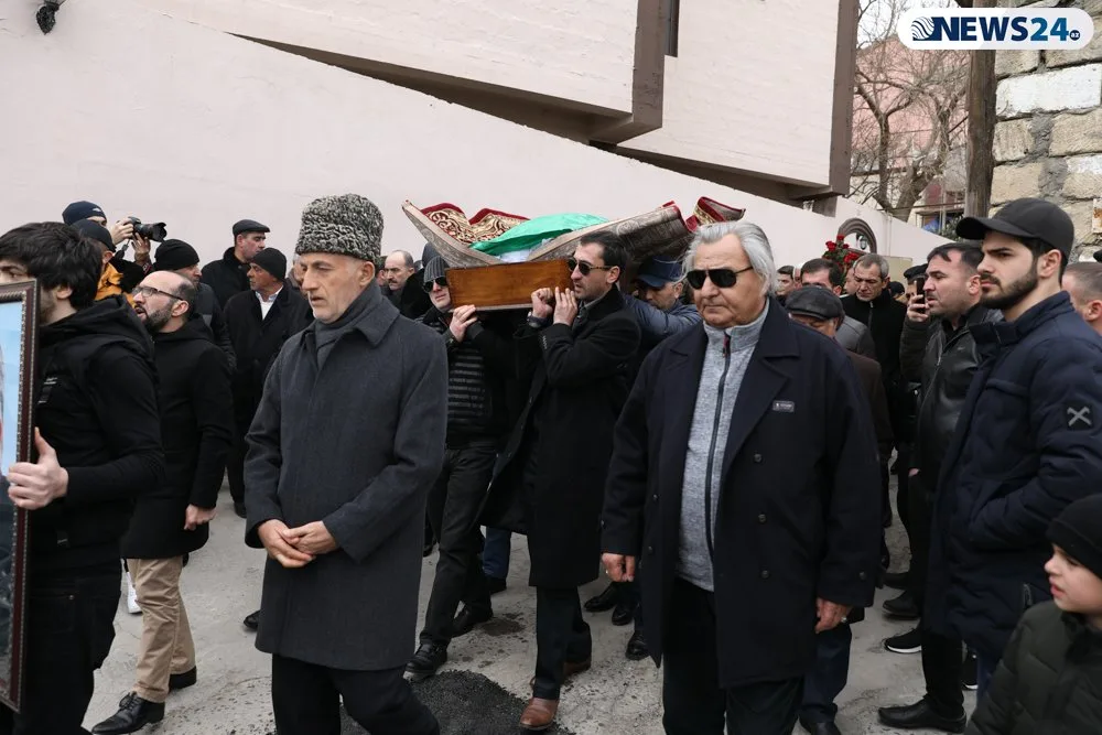 "Kaş, başımı çiyninə qoyub ağlaya bilərdim, ata..." - VİDEOREPORTAJ - FOTOLAR