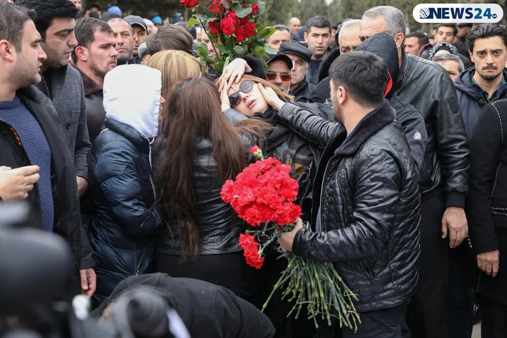 "Kaş, başımı çiyninə qoyub ağlaya bilərdim, ata..." - VİDEOREPORTAJ - FOTOLAR