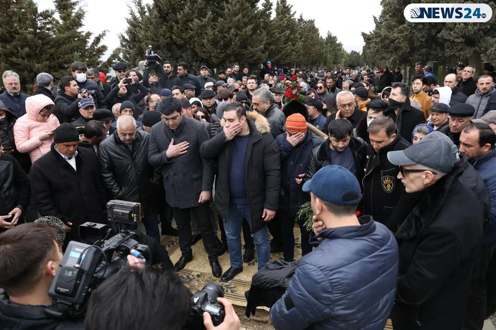 "Kaş, başımı çiyninə qoyub ağlaya bilərdim, ata..." - VİDEOREPORTAJ - FOTOLAR