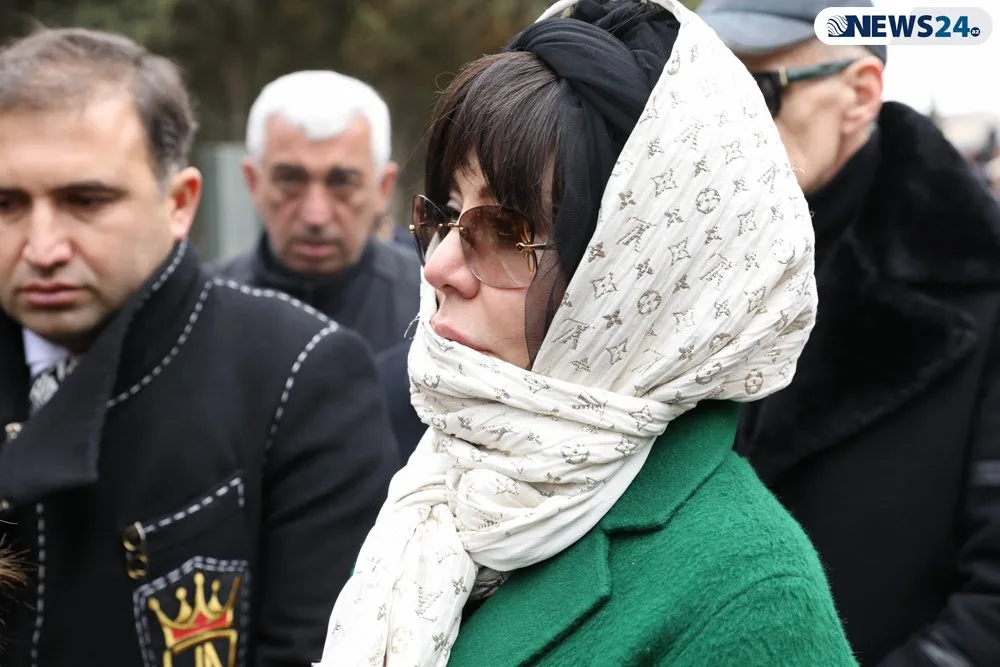 "Kaş, başımı çiyninə qoyub ağlaya bilərdim, ata..." - VİDEOREPORTAJ - FOTOLAR