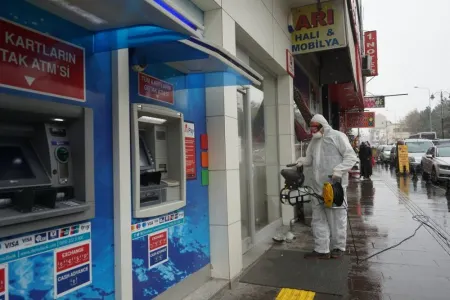 Bankomatlardan istifadəni minimuma endirin