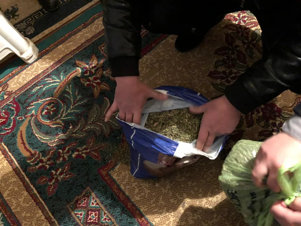 Keçmiş məhkumun evində külli miqdarda - HEROİN AŞKARLANDI - FOTO