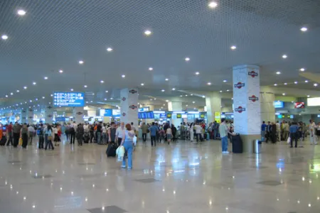 Tanınmış müğənni koronavirusa görə Bakıya - QAYIDA BİLMİR