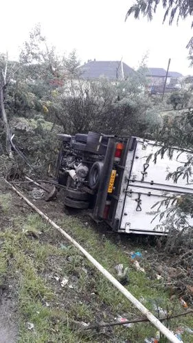 Lənkəranda yük avtomobili qaz xəttinin - ÜZƏRİNƏ AŞDI - FOTO
