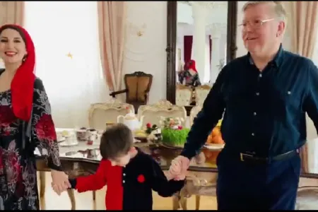 Fidan Hacıyeva ingilis əri və oğlu ilə "YALLI" getdi - -VIDEO