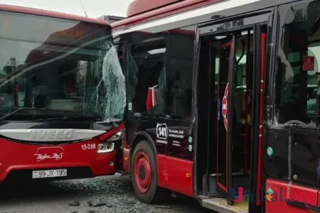Avtovağzalda “Bakubus”ın avtobusları bir-birinə - ÇIRPILDI