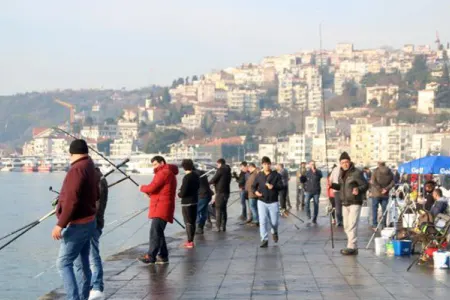 Türkiyədə “evdə qal” çağırışına məhəl qoymurlar