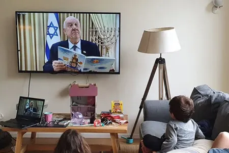 İsrail prezidenti virusa görə evdə qalan uşaqlara nağıl oxudu - -VIDEO