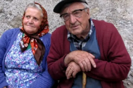 Azərbaycanda 65 yaşdan yuxarı insanlara evdən çıxmaq - QADAĞAN EDİLDİ